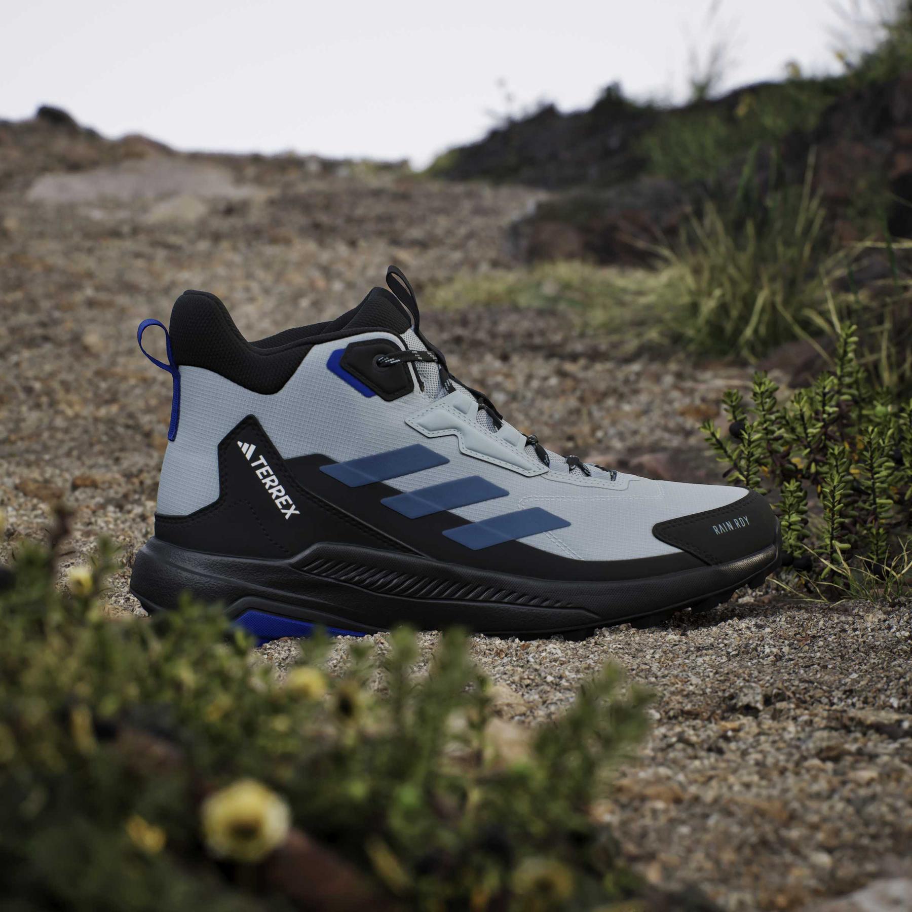 product/a/d/adidas_ji1327_16_footwear_photography_heromrktng_view_3-nw091625.jpg